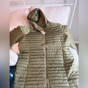 Eddie Bauer Women's Microlight Packable Down Hooded Parka